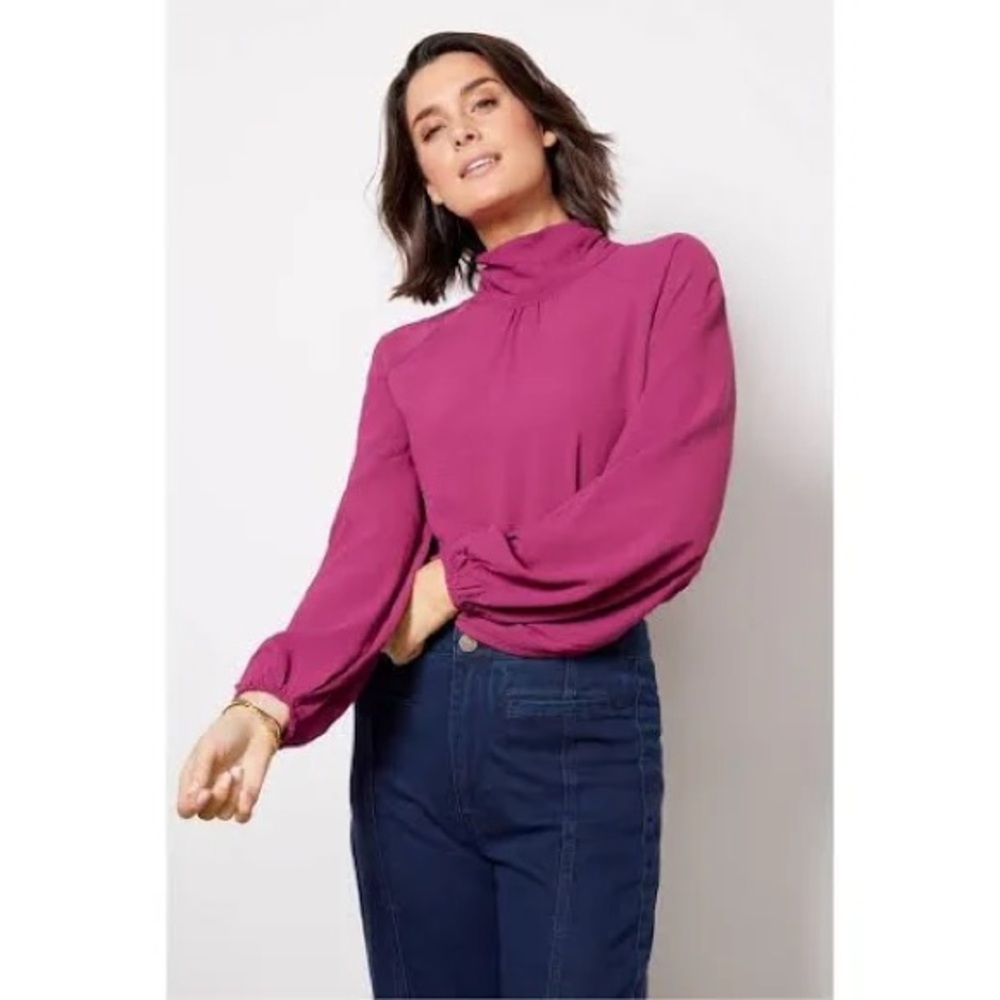 NWT Evereve Devin Gathered Mock Blouse - Medium